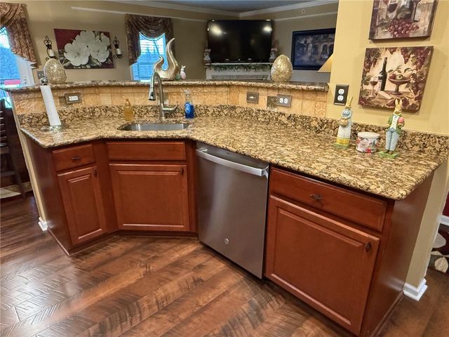 206 Cherry Bark Dr, Harrison Twp, PA 15065