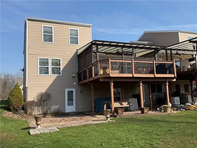 206 Cherry Bark Dr, Harrison Twp, PA 15065