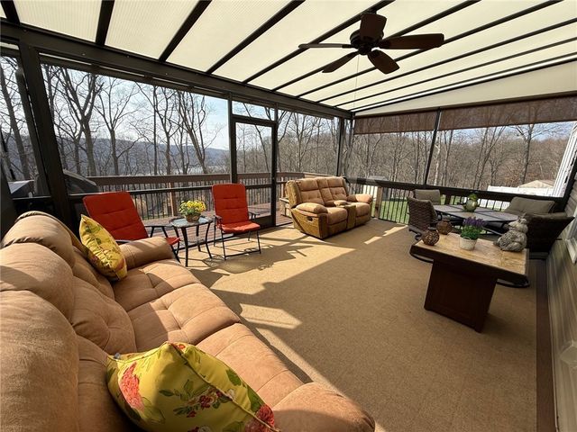 206 Cherry Bark Dr, Harrison Twp, PA 15065