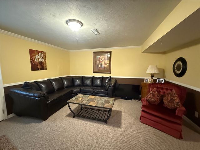 206 Cherry Bark Dr, Harrison Twp, PA 15065