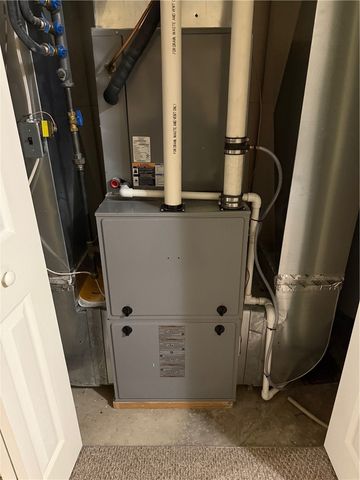 206 Cherry Bark Dr, Harrison Twp, PA 15065