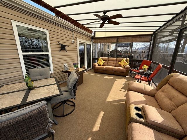 206 Cherry Bark Dr, Harrison Twp, PA 15065