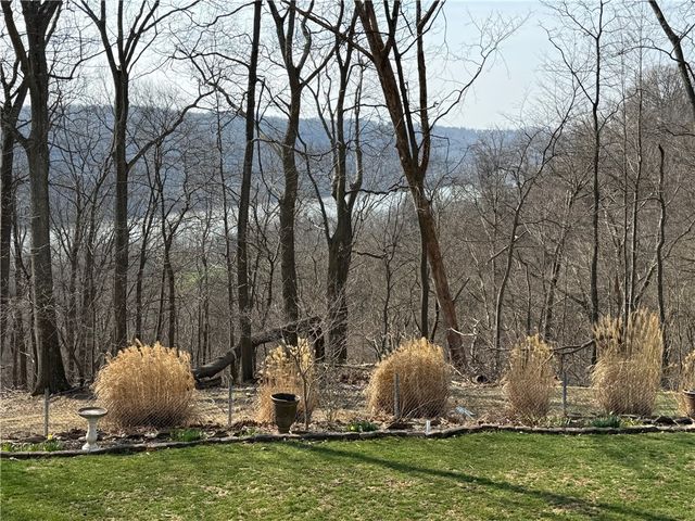 206 Cherry Bark Dr, Harrison Twp, PA 15065