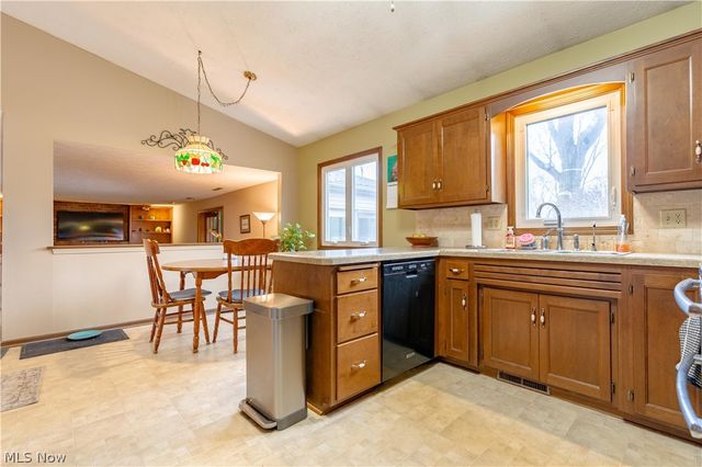 6167 Redford Road NW, North Canton, OH 44720