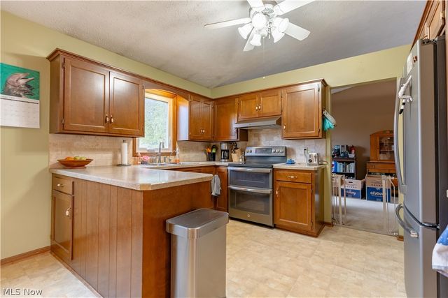 6167 Redford Road NW, North Canton, OH 44720