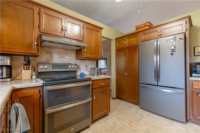 6167 Redford Road NW, North Canton, OH 44720