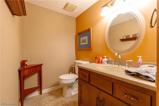 6167 Redford Road NW, North Canton, OH 44720