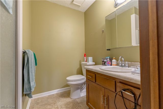 6167 Redford Road NW, North Canton, OH 44720