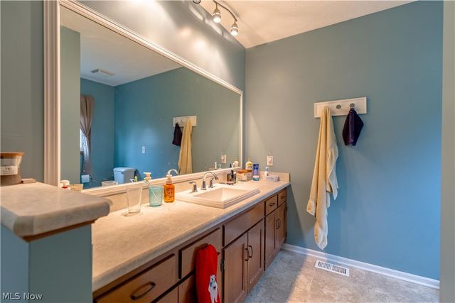 6167 Redford Road NW, North Canton, OH 44720