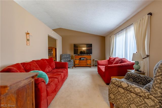 6167 Redford Road NW, North Canton, OH 44720