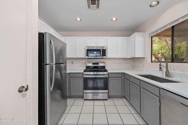 2966 W Country Meadow Drive, Tucson, AZ 85742