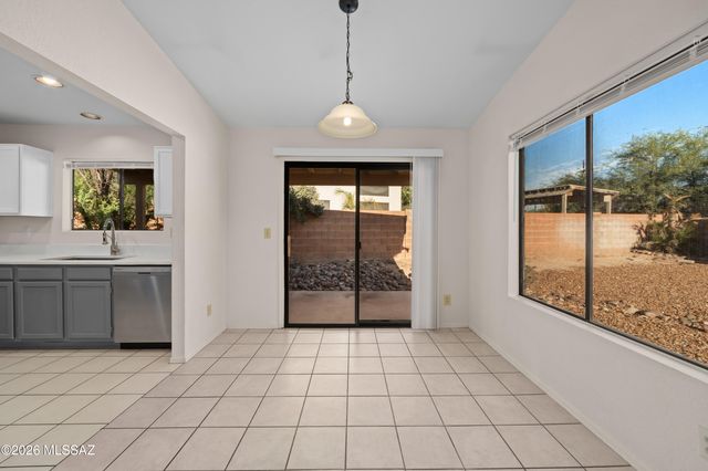 2966 W Country Meadow Drive, Tucson, AZ 85742