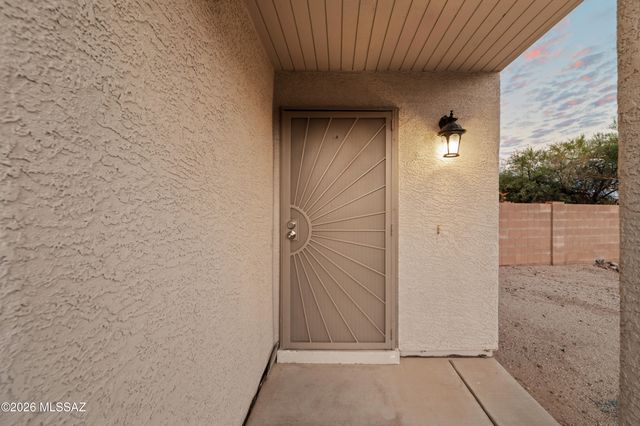 2966 W Country Meadow Drive, Tucson, AZ 85742