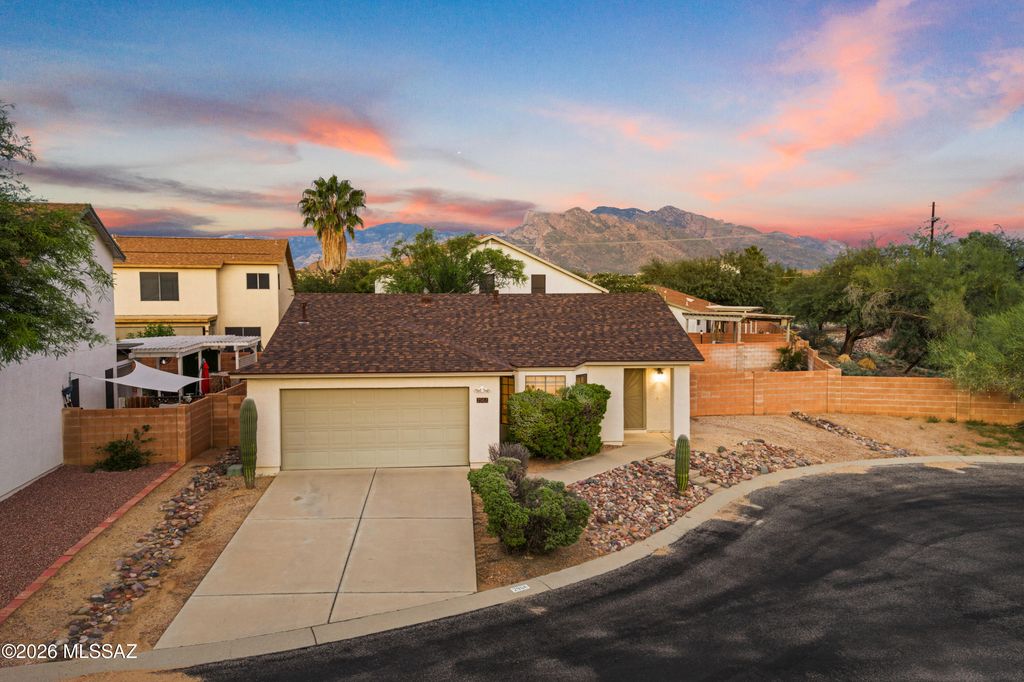 2966 W Country Meadow Drive, Tucson, AZ 85742