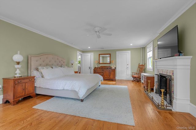 1 Deepdale Drive, Great Neck, NY 11021