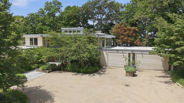 1600 Rocky Gap Road, Benton Harbor, MI 49022