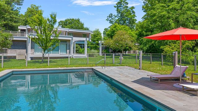 1600 Rocky Gap Road, Benton Harbor, MI 49022
