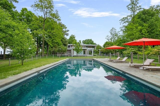 1600 Rocky Gap Road, Benton Harbor, MI 49022