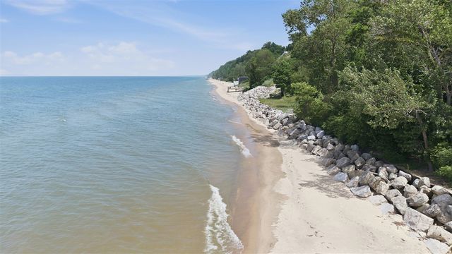 1600 Rocky Gap Road, Benton Harbor, MI 49022