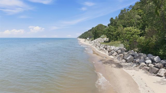 1600 Rocky Gap Road, Benton Harbor, MI 49022