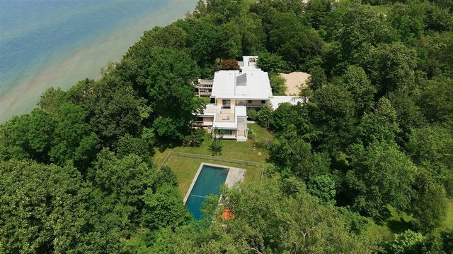 1600 Rocky Gap Road, Benton Harbor, MI 49022