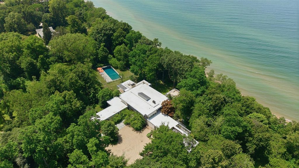 1600 Rocky Gap Road, Benton Harbor, MI 49022