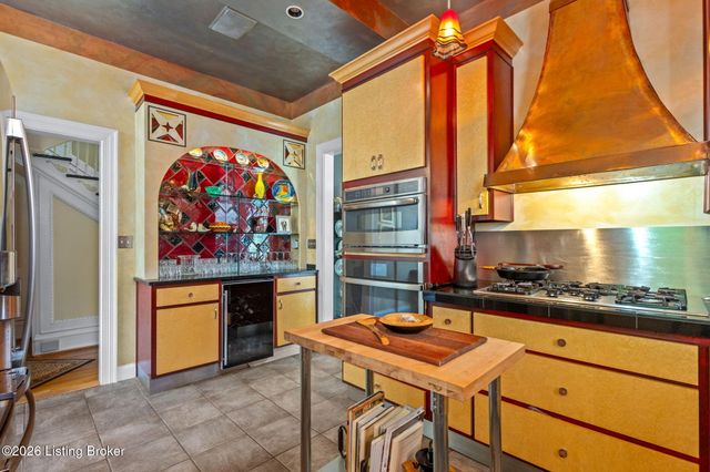 1618 Spring Dr, Louisville, KY 40205
