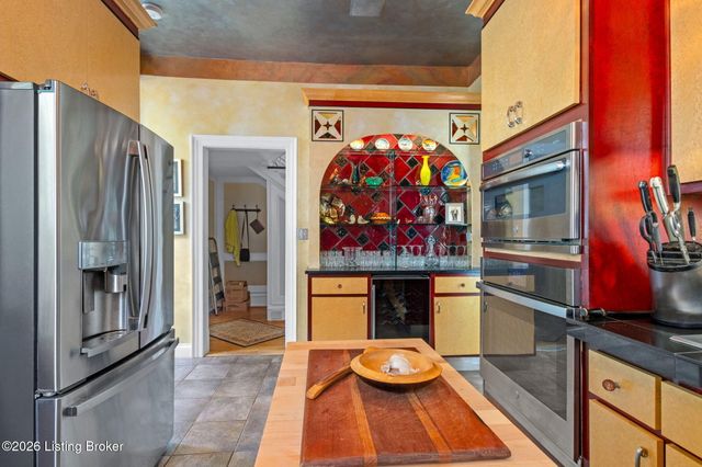 1618 Spring Dr, Louisville, KY 40205