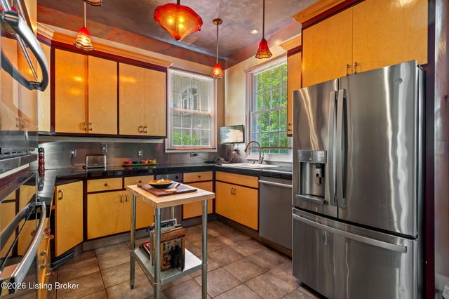 1618 Spring Dr, Louisville, KY 40205