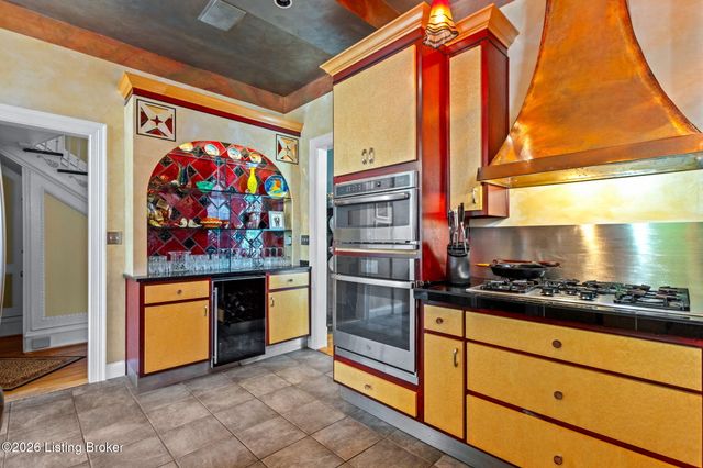 1618 Spring Dr, Louisville, KY 40205
