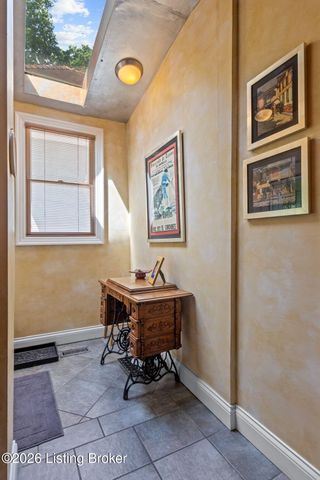 1618 Spring Dr, Louisville, KY 40205
