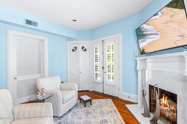 1618 Spring Dr, Louisville, KY 40205