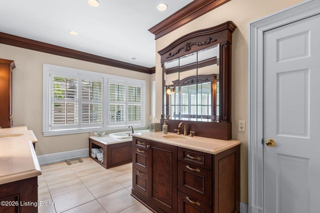 1618 Spring Dr, Louisville, KY 40205