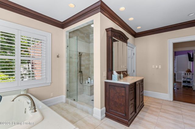 1618 Spring Dr, Louisville, KY 40205