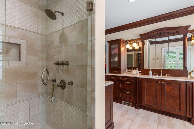 1618 Spring Dr, Louisville, KY 40205