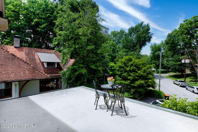 1618 Spring Dr, Louisville, KY 40205