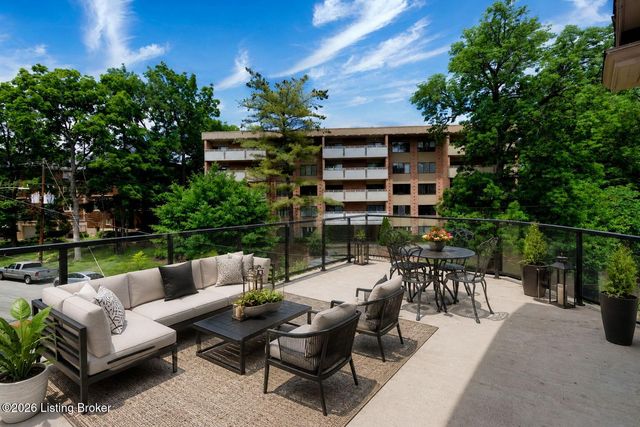 1618 Spring Dr, Louisville, KY 40205