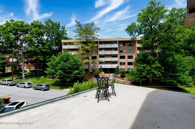 1618 Spring Dr, Louisville, KY 40205