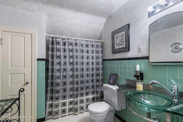1618 Spring Dr, Louisville, KY 40205