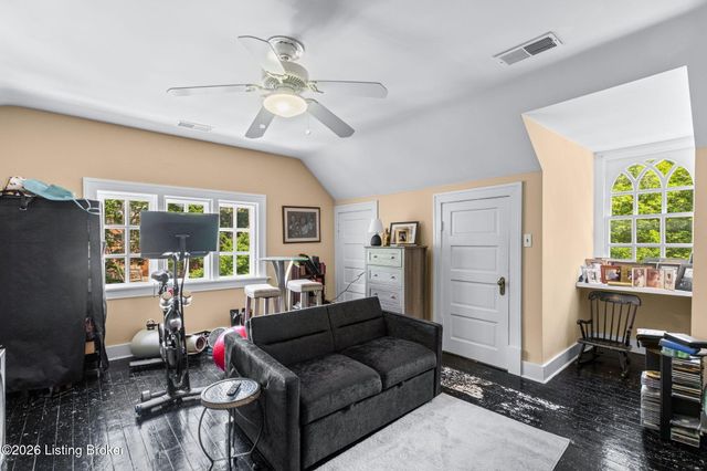 1618 Spring Dr, Louisville, KY 40205