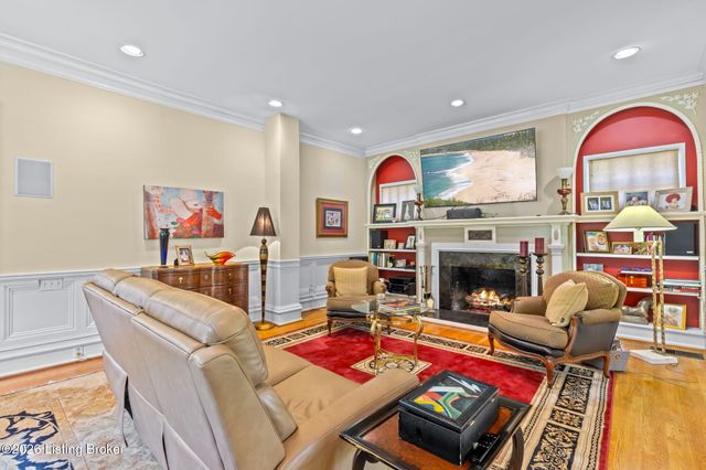 1618 Spring Dr, Louisville, KY 40205