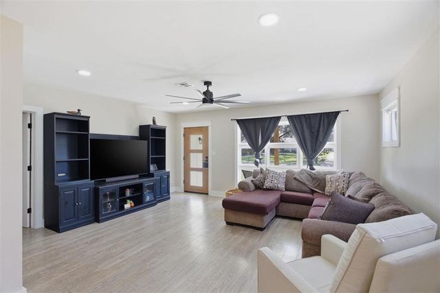 622 May Street, Jennings, LA 70546