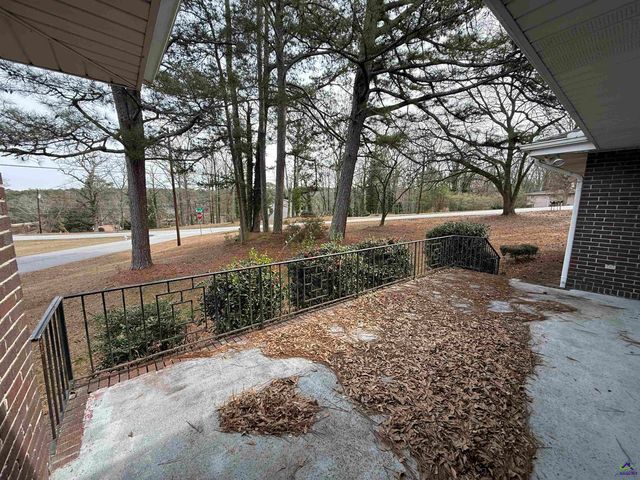 2580 NW Lake Capri Road, Conyers, GA 30012