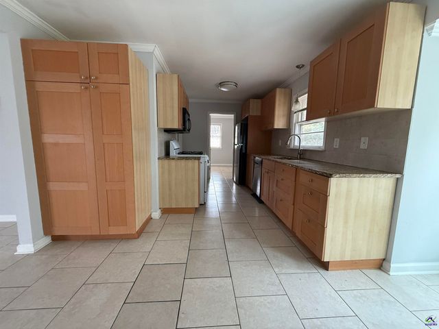 2580 NW Lake Capri Road, Conyers, GA 30012