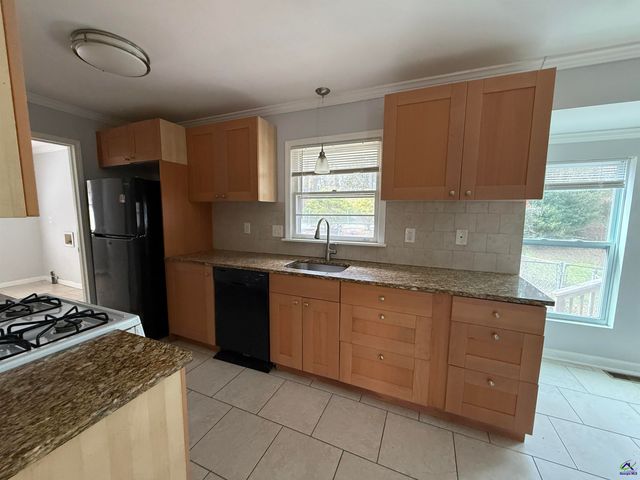 2580 NW Lake Capri Road, Conyers, GA 30012