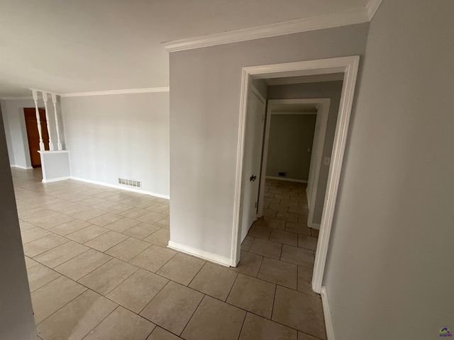 2580 NW Lake Capri Road, Conyers, GA 30012