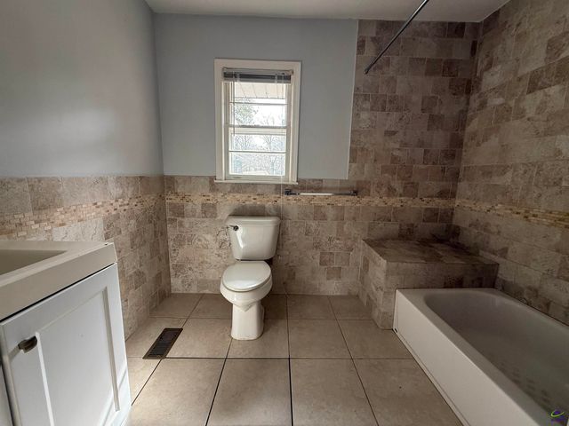 2580 NW Lake Capri Road, Conyers, GA 30012