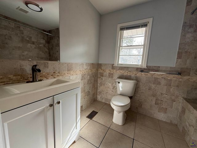 2580 NW Lake Capri Road, Conyers, GA 30012