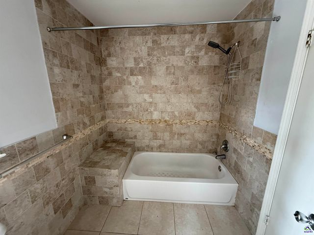 2580 NW Lake Capri Road, Conyers, GA 30012