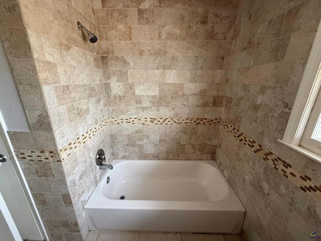 2580 NW Lake Capri Road, Conyers, GA 30012